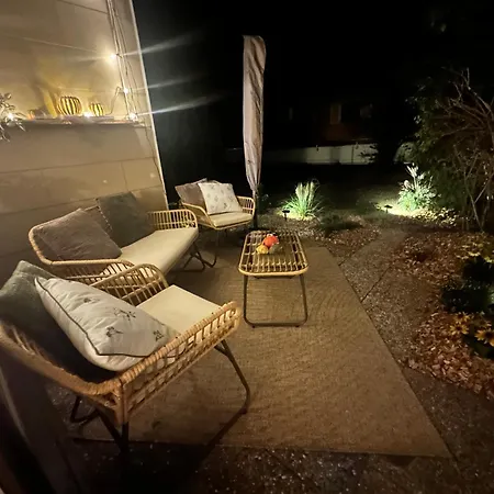 Modernes Mit Terrasse In *